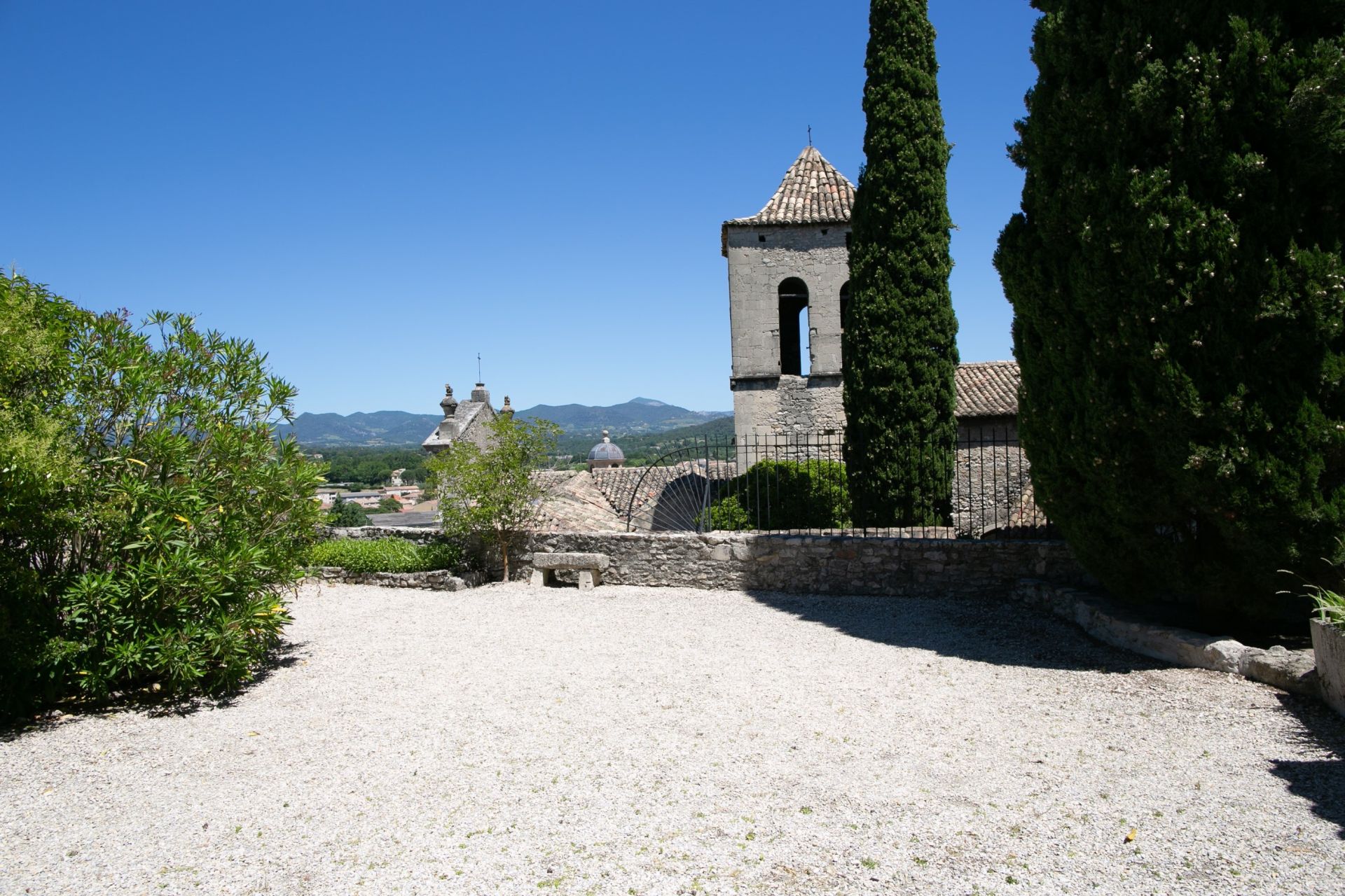 maison 15 Pièces en vente sur VAISON LA ROMAINE (84110)