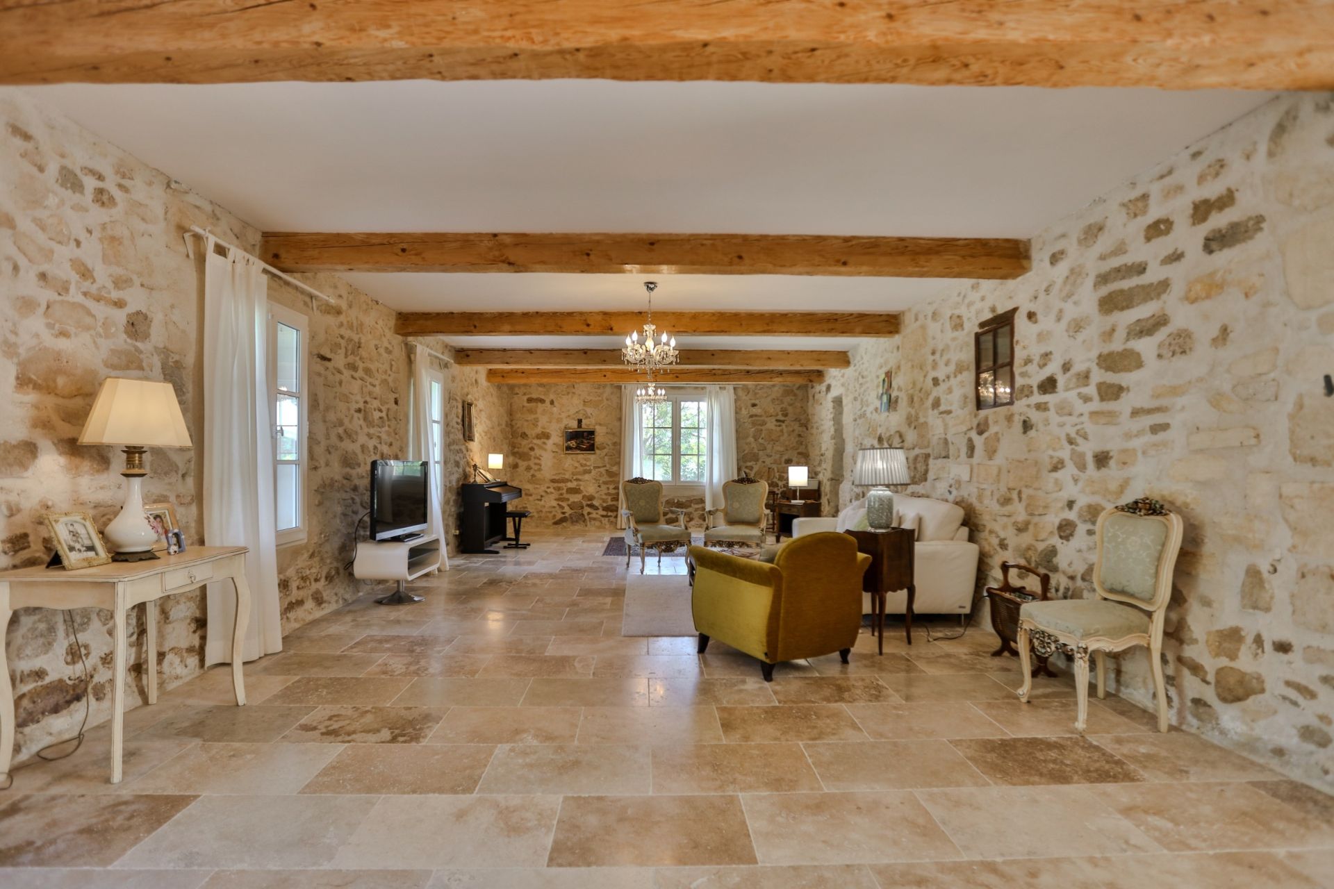 house 14 Rooms for sale on PERNES LES FONTAINES (84210)