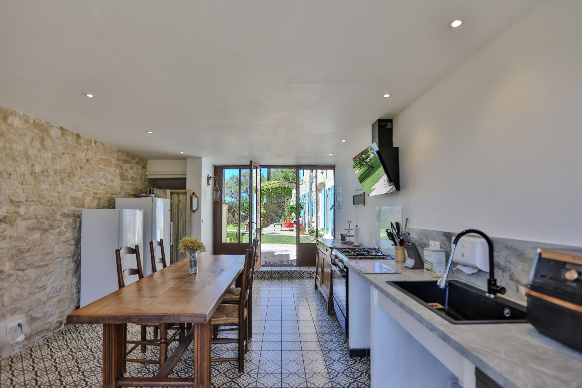 house 14 Rooms for sale on PERNES LES FONTAINES (84210)