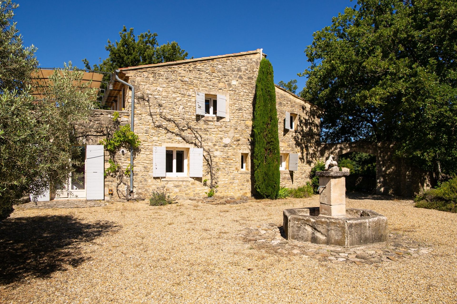 maison 15 Pièces en vente sur CERESTE (04280)