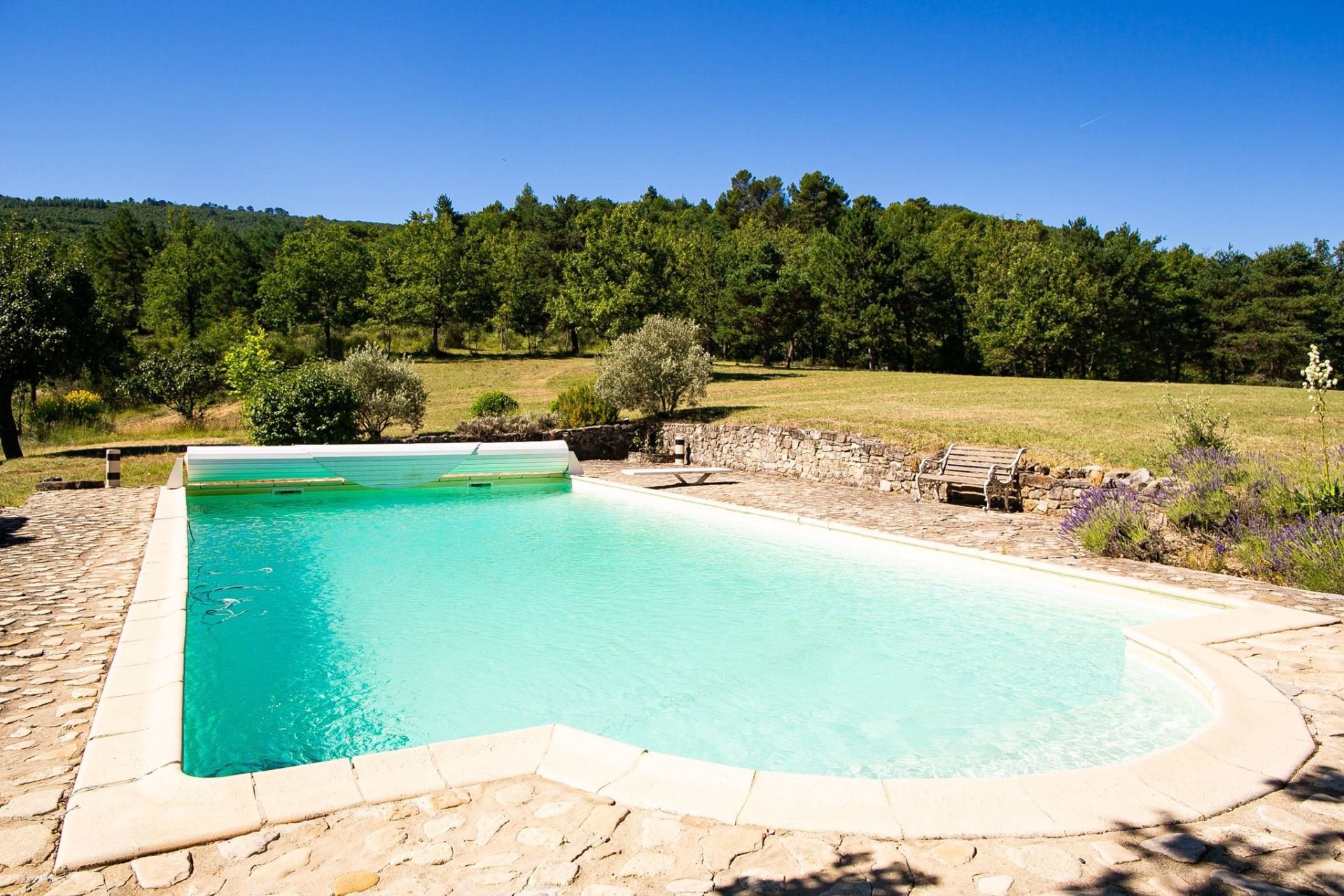 maison 15 Pièces en vente sur CERESTE (04280)