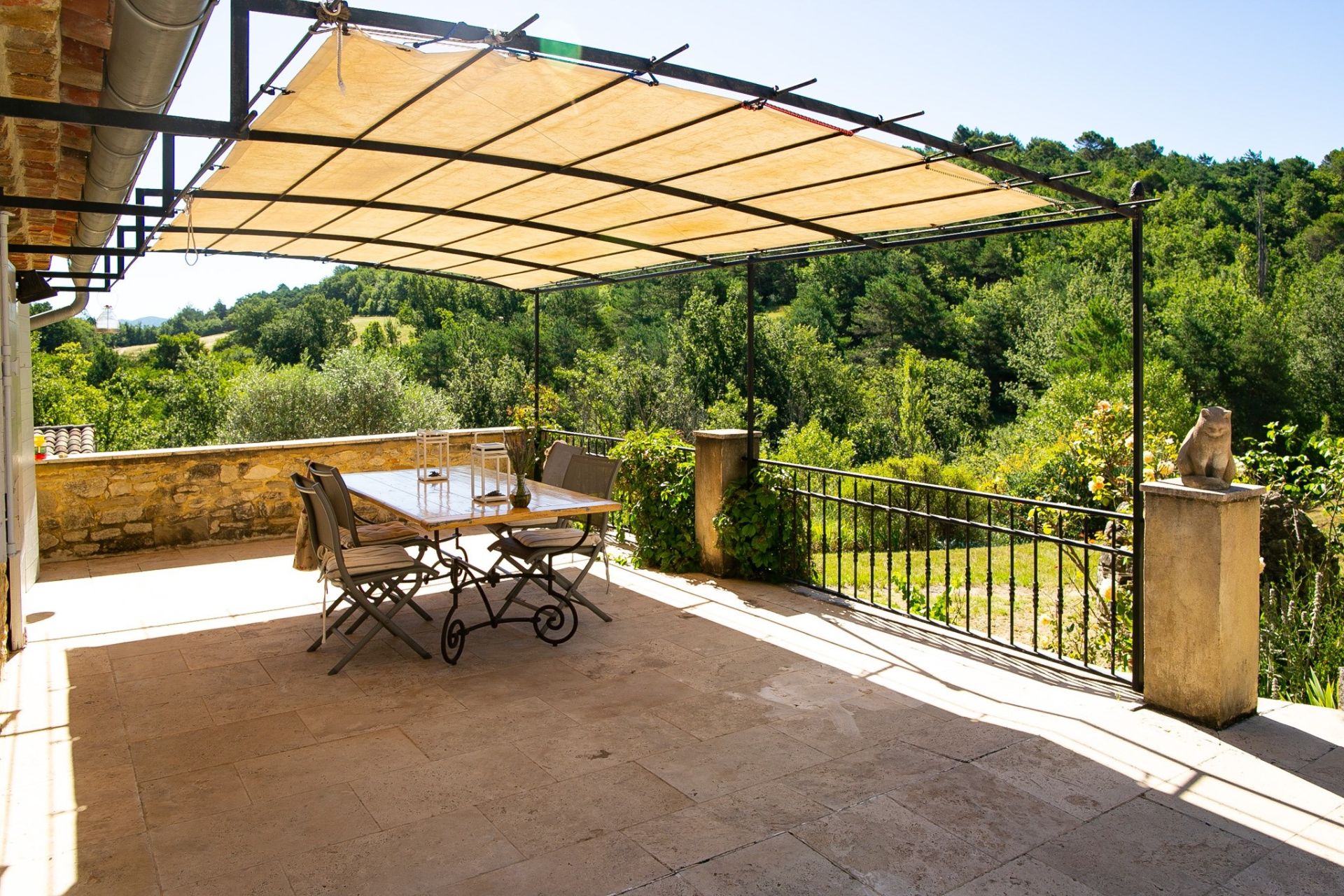 maison 15 Pièces en vente sur CERESTE (04280)