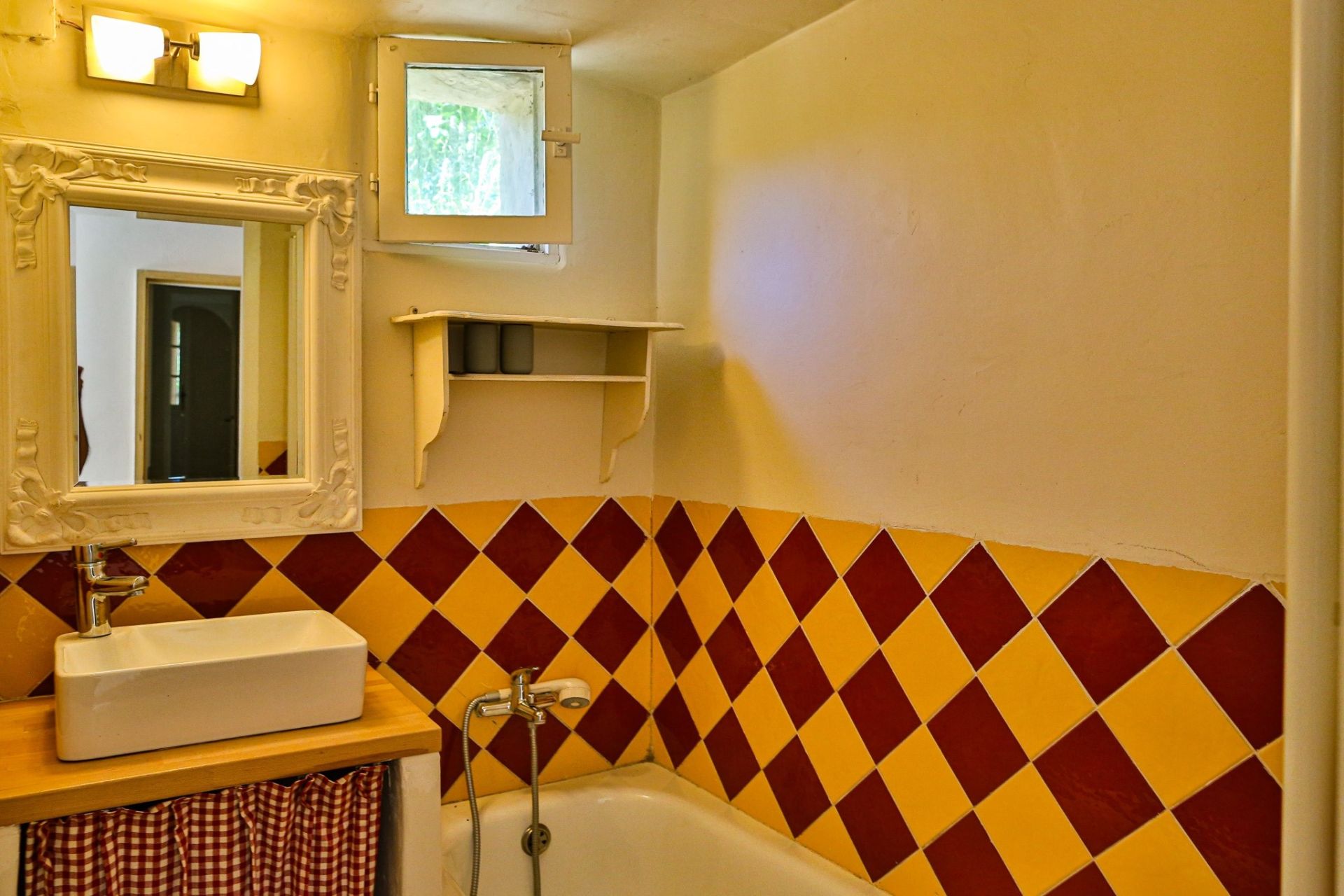 house 15 Rooms for sale on CERESTE (04280)