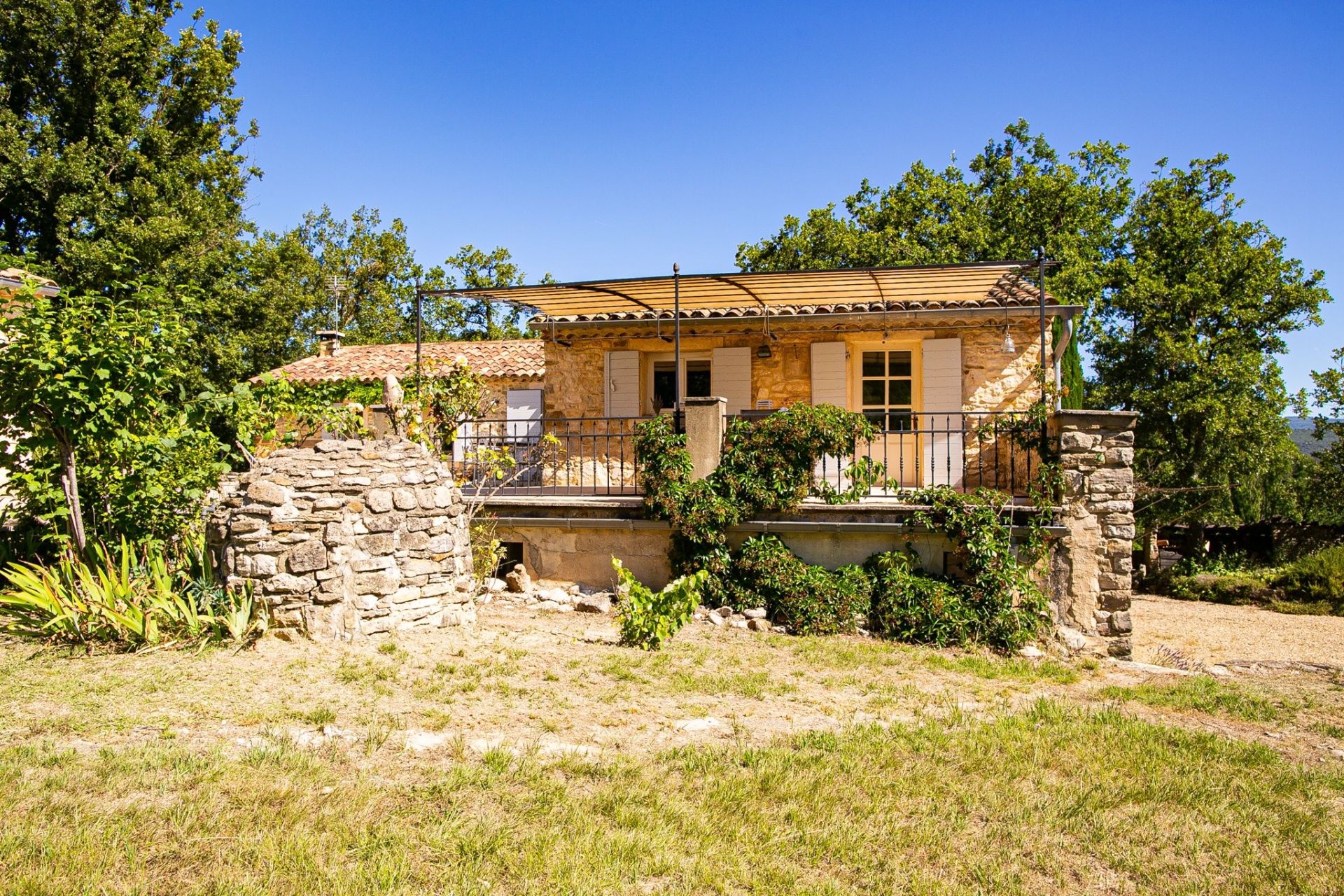 maison 15 Pièces en vente sur CERESTE (04280)