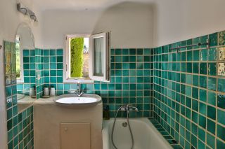 maison 15 Pièces en vente sur CERESTE (04280)