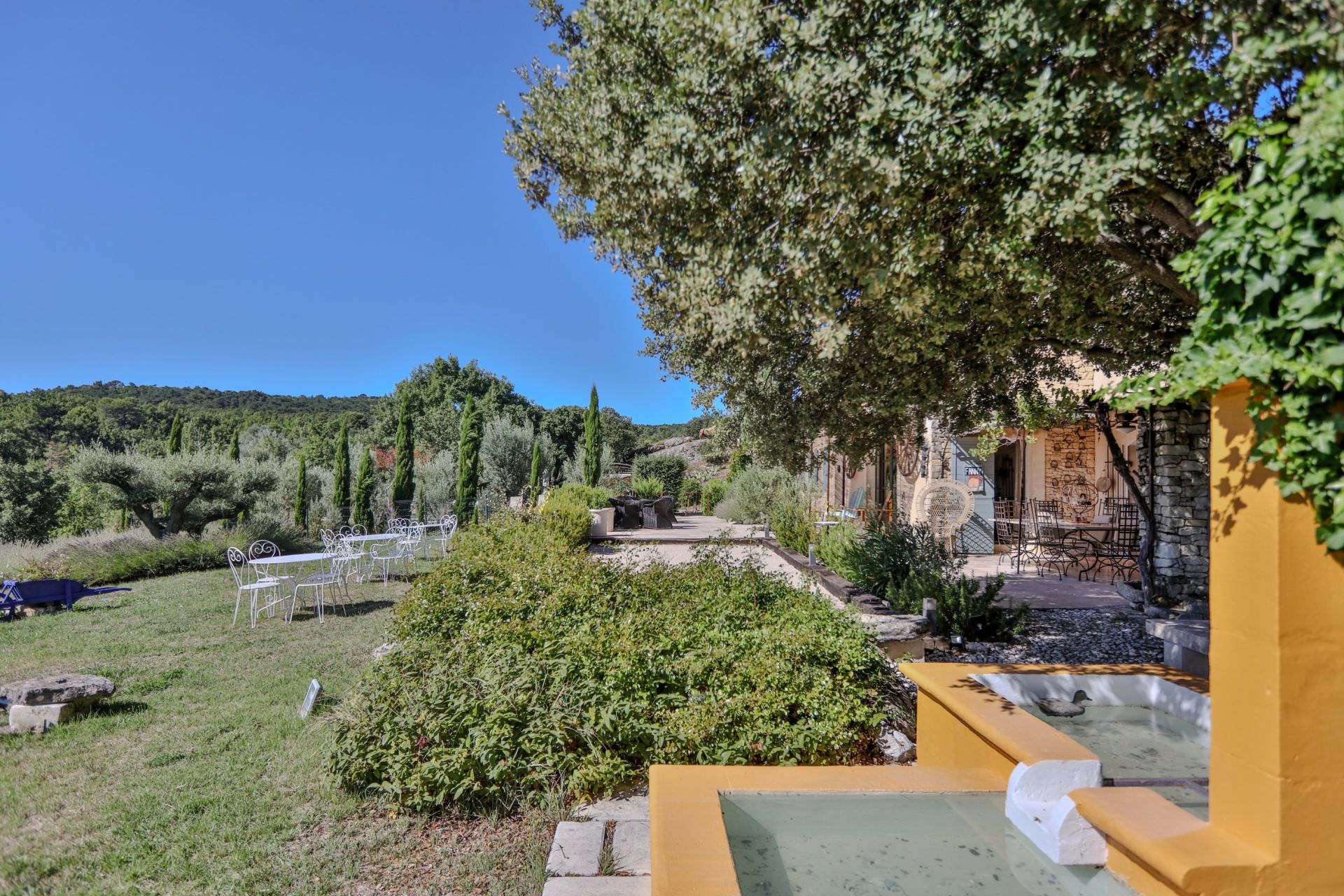 propriété 10 Pièces en vente sur MURS (84220)