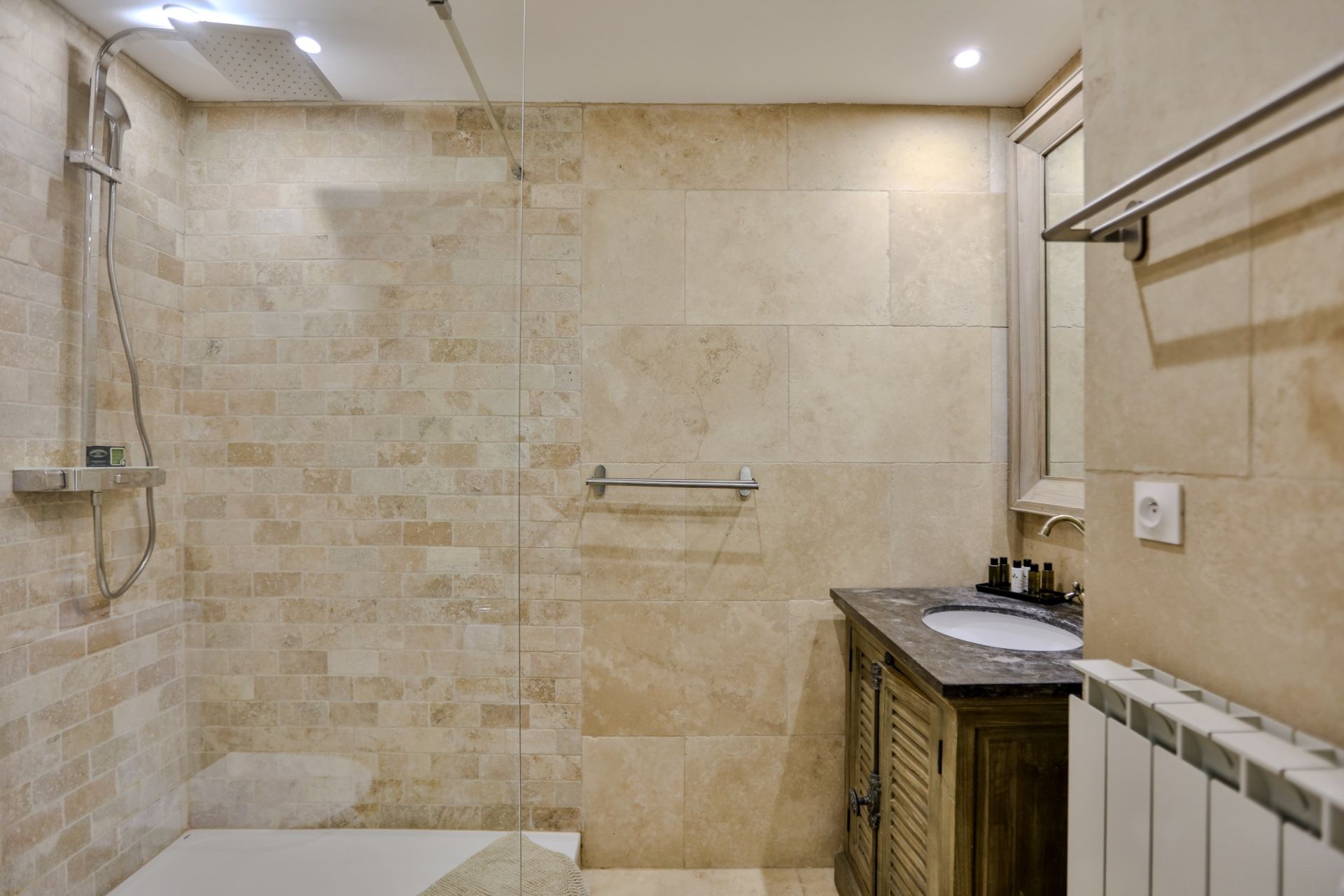 propriété 10 Pièces en vente sur MURS (84220)