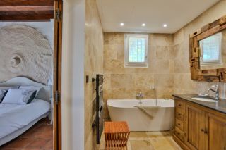 propriété 10 Pièces en vente sur MURS (84220)