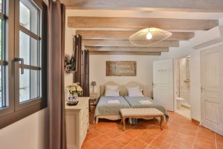 propriété 10 Pièces en vente sur MURS (84220)