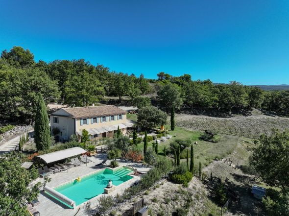 Vente Propriété Murs 10 Pièces 310 m²