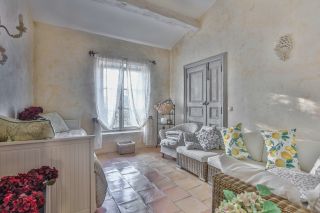 house 7 Rooms for sale on SAUMANE DE VAUCLUSE (84800)