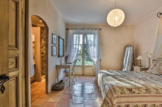 house 7 Rooms for sale on SAUMANE DE VAUCLUSE (84800)