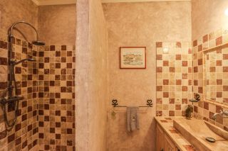 house 7 Rooms for sale on SAUMANE DE VAUCLUSE (84800)