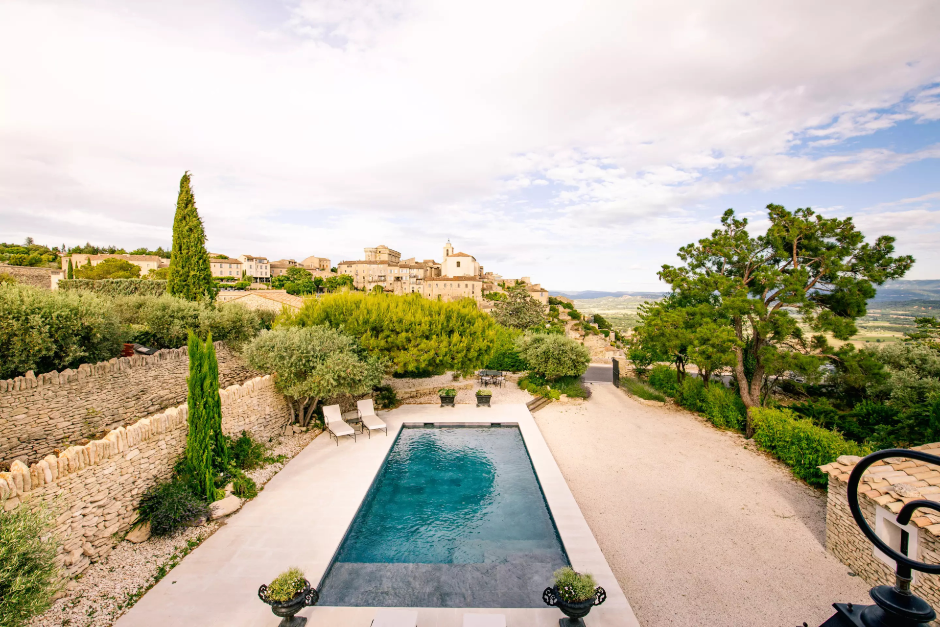 house 7 Rooms for sale on GORDES (84220)