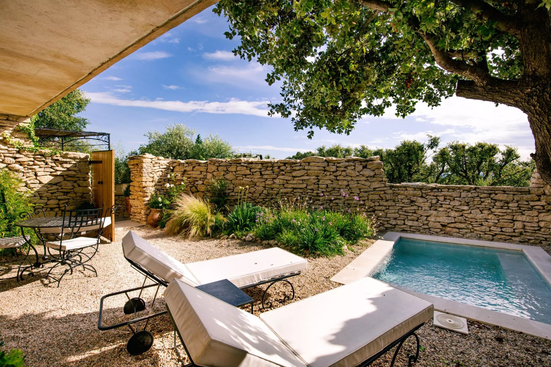 house 7 Rooms for sale on GORDES (84220)