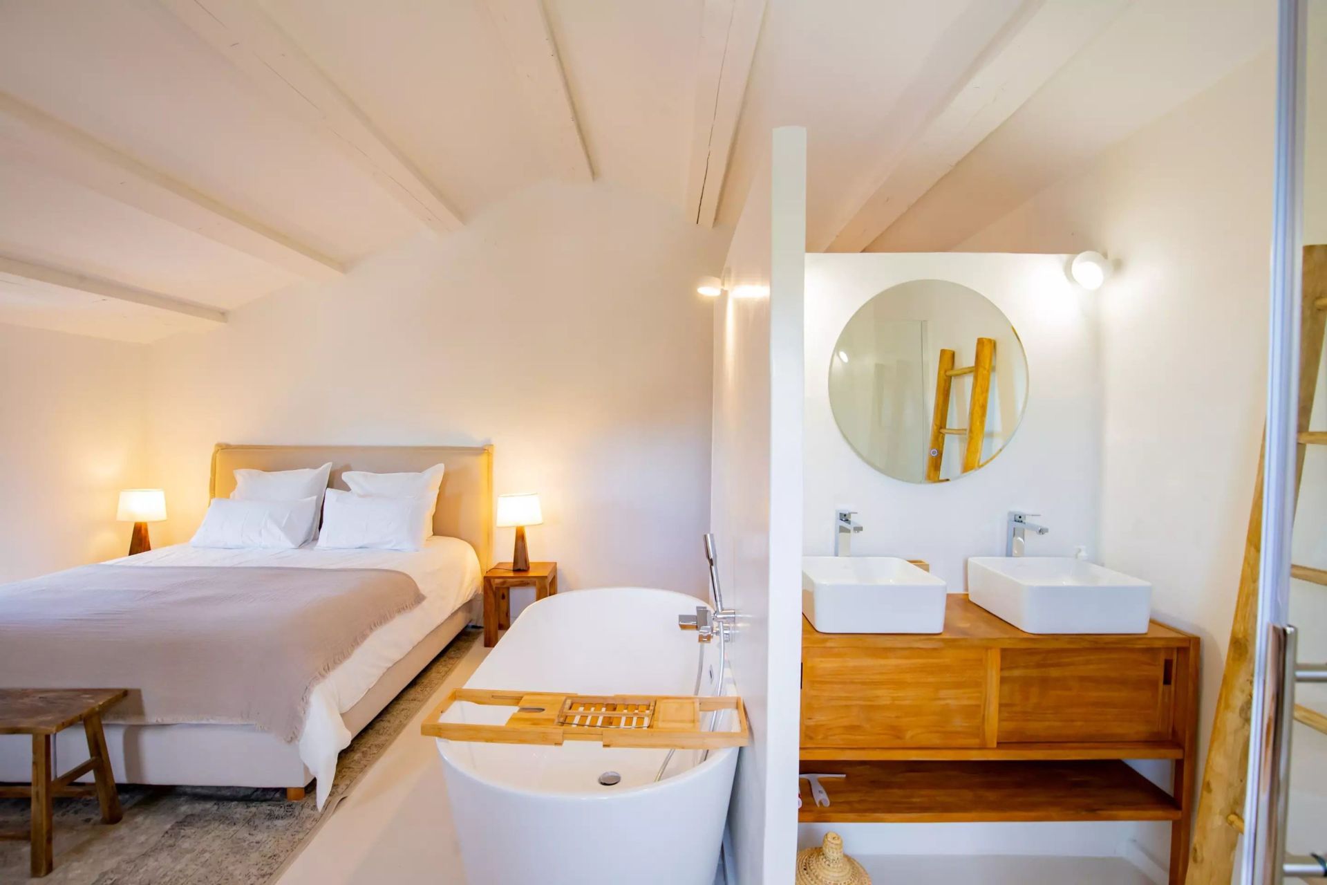 house 7 Rooms for sale on GORDES (84220)