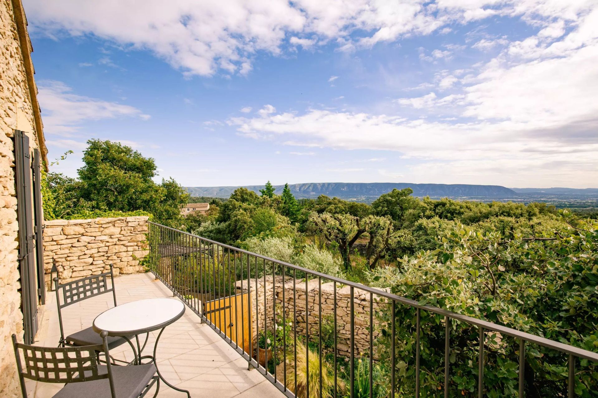 house 7 Rooms for sale on GORDES (84220)