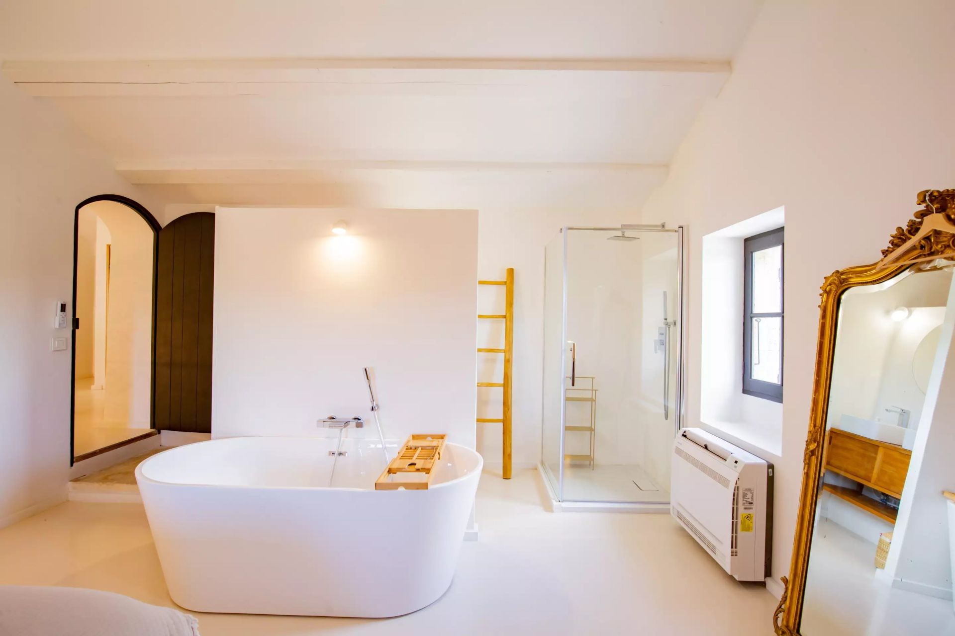 house 7 Rooms for sale on GORDES (84220)