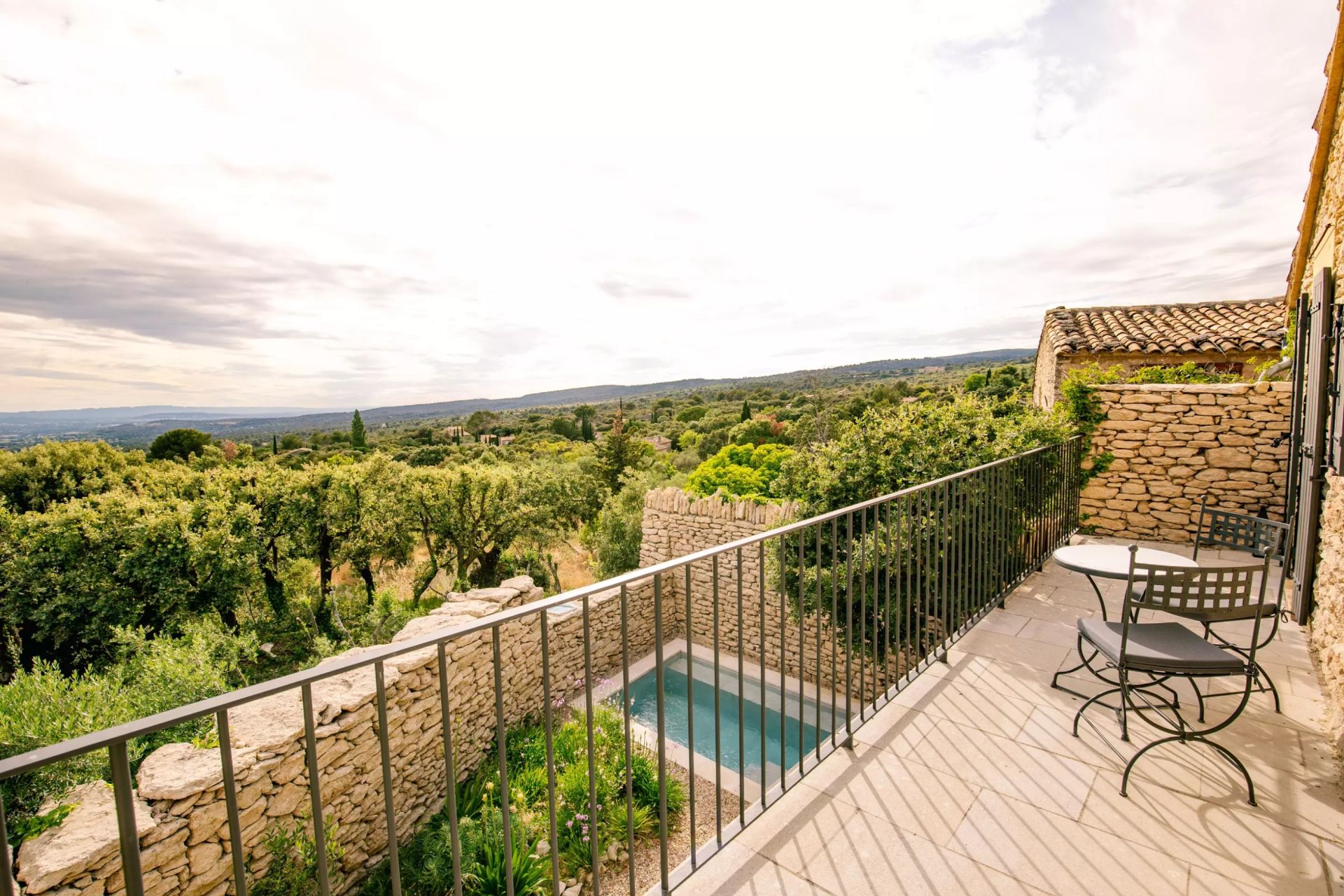 house 7 Rooms for sale on GORDES (84220)