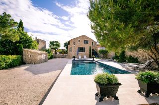 house 7 Rooms for sale on GORDES (84220)