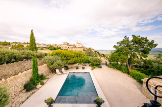 house 7 Rooms for sale on GORDES (84220)
