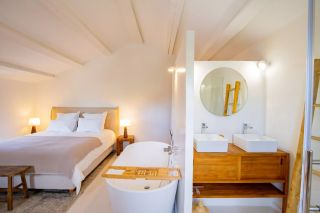 house 7 Rooms for sale on GORDES (84220)