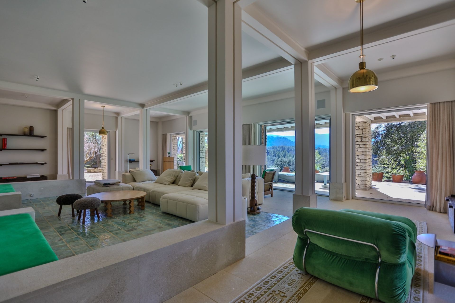 property 15 Rooms for sale on MENERBES (84560)