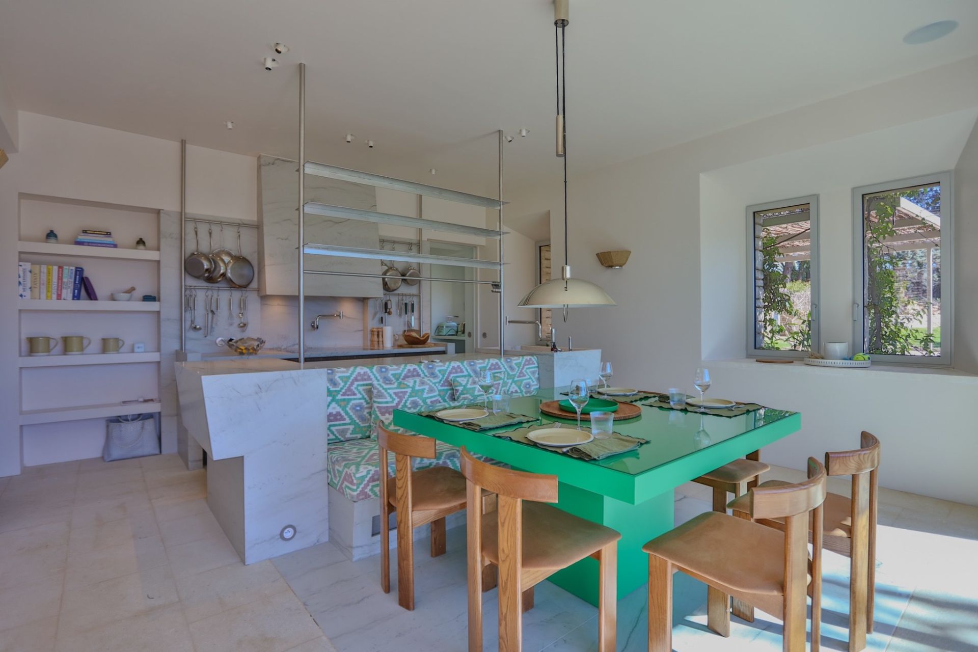 property 15 Rooms for sale on MENERBES (84560)