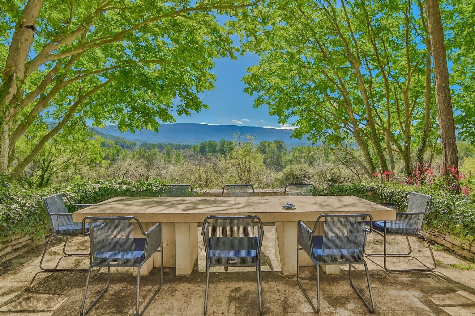 propriété 15 Pièces en vente sur MENERBES (84560)