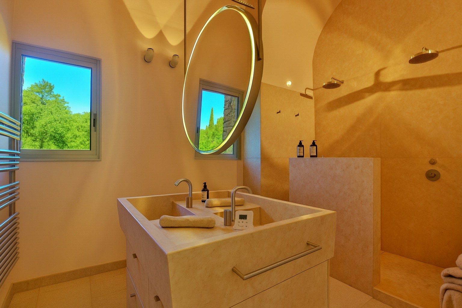 propriété 15 Pièces en vente sur MENERBES (84560)