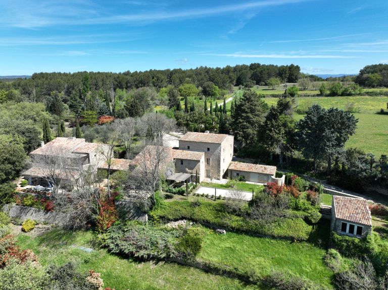 propriété 15 Pièces en vente sur MENERBES (84560)