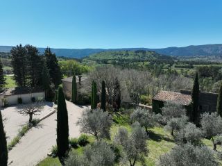 property 15 Rooms for sale on MENERBES (84560)