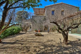 property 15 Rooms for sale on MENERBES (84560)