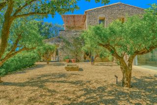 propriété 15 Pièces en vente sur MENERBES (84560)