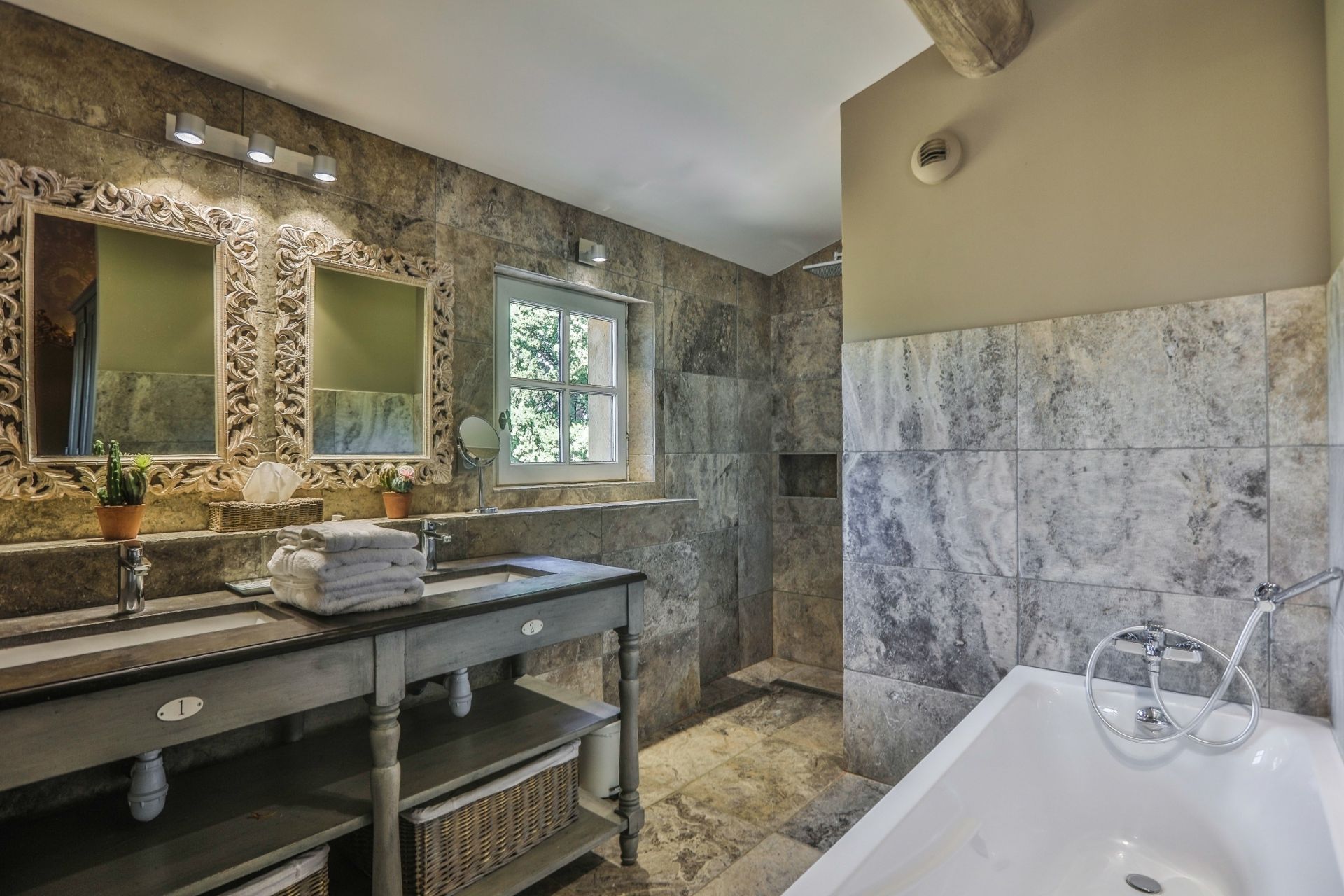 property 21 Rooms for sale on LORIOL DU COMTAT (84870)