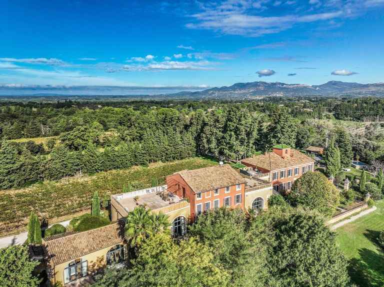 propriété 21 Pièces en vente sur LORIOL DU COMTAT (84870)
