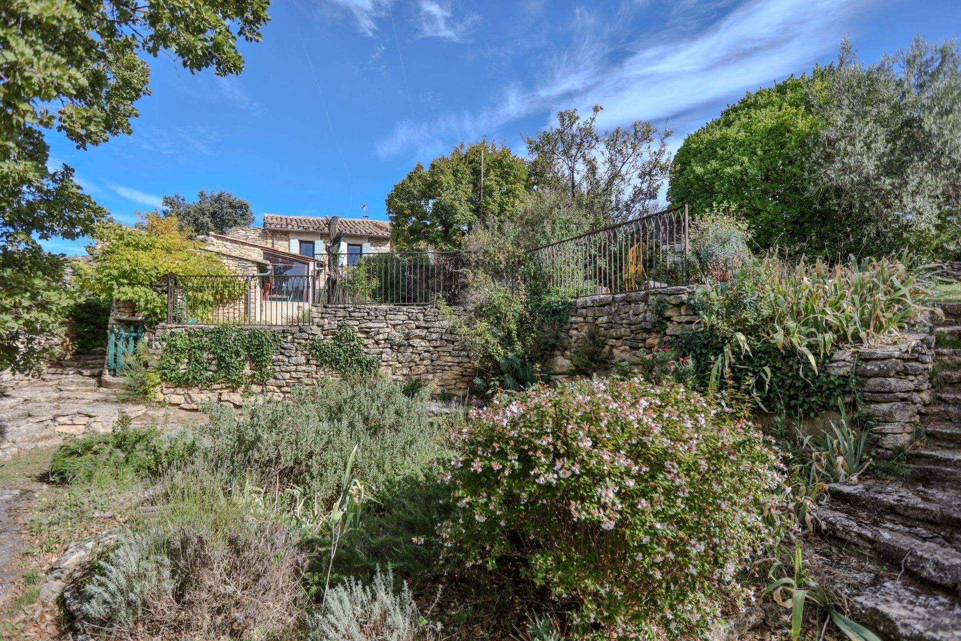 house 7 Rooms for sale on GORDES (84220)