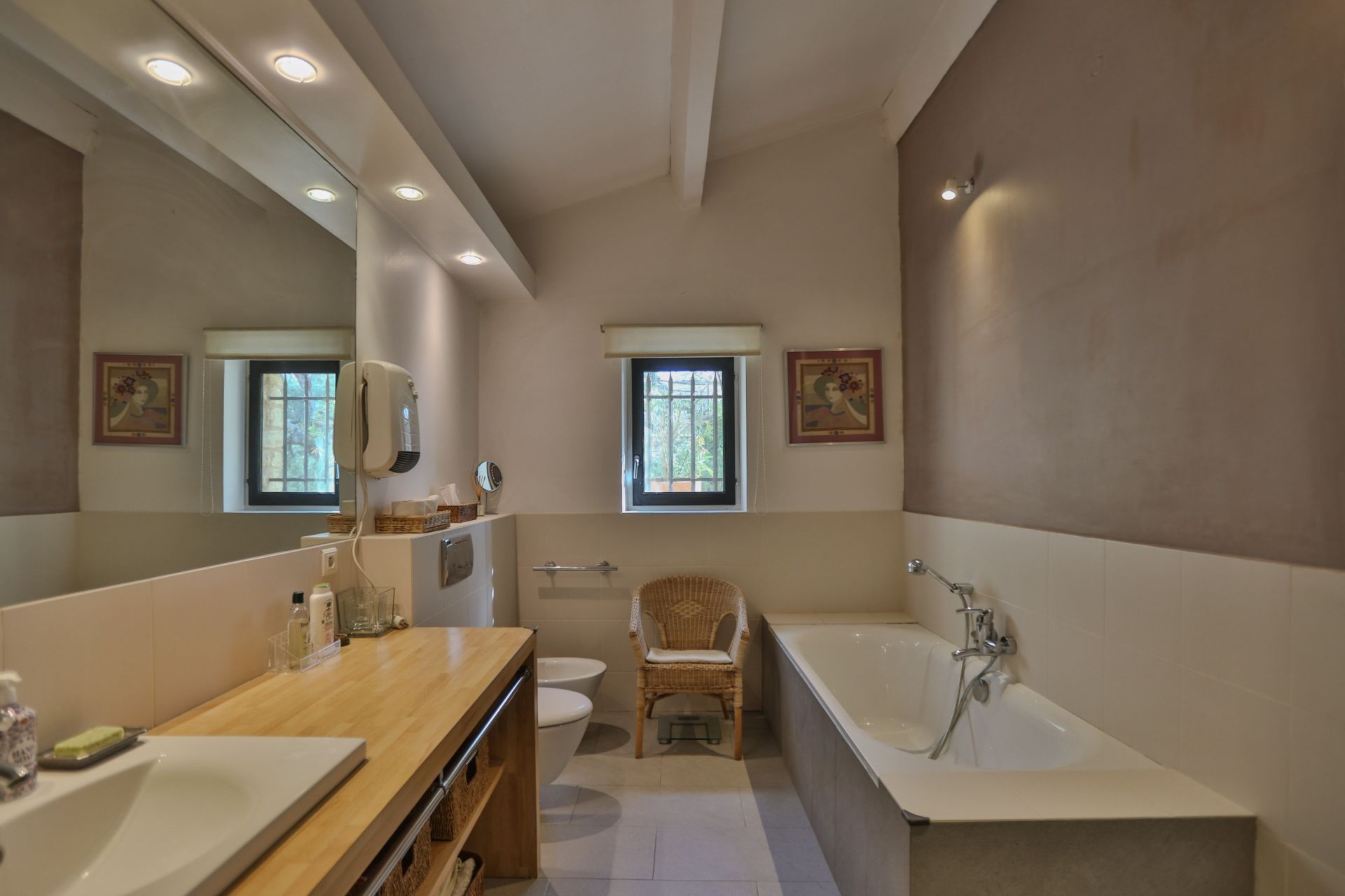 house 7 Rooms for sale on GORDES (84220)