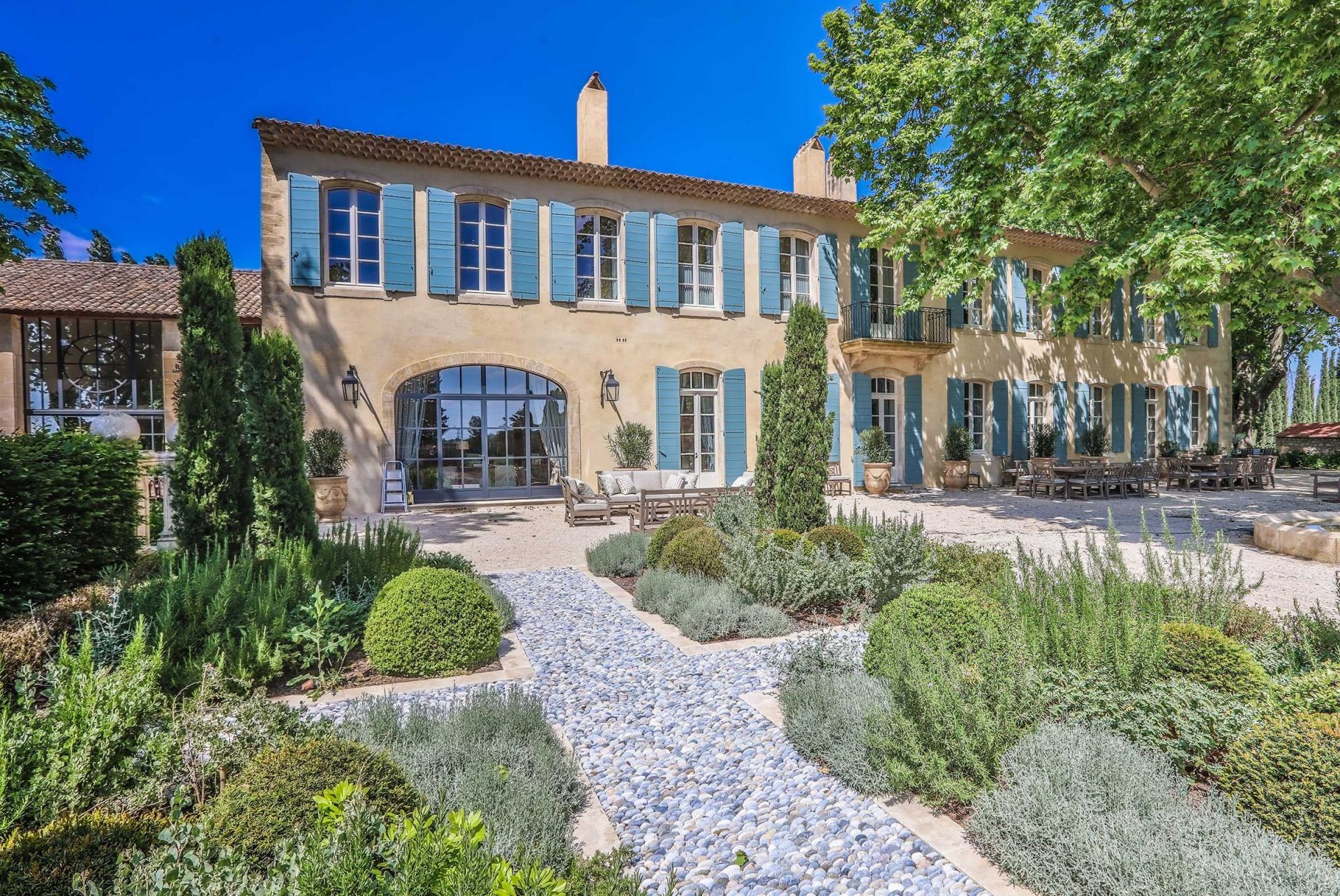 propriété 15 Pièces en location saisonnière sur AVIGNON (84000)