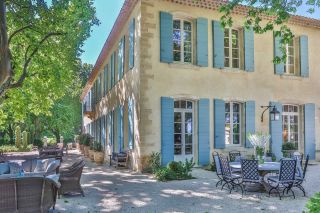 propriété 15 Pièces en location saisonnière sur AVIGNON (84000)