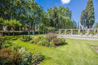 propriété 15 Pièces en location saisonnière sur AVIGNON (84000)