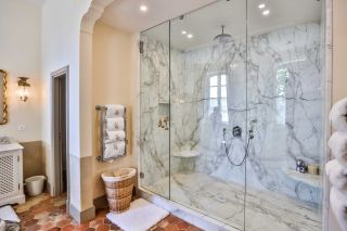 propriété 15 Pièces en location saisonnière sur AVIGNON (84000)