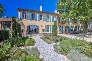 propriété 15 Pièces en location saisonnière sur AVIGNON (84000)