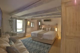 maison de ville 7 Pièces en location saisonnière sur GORDES (84220)