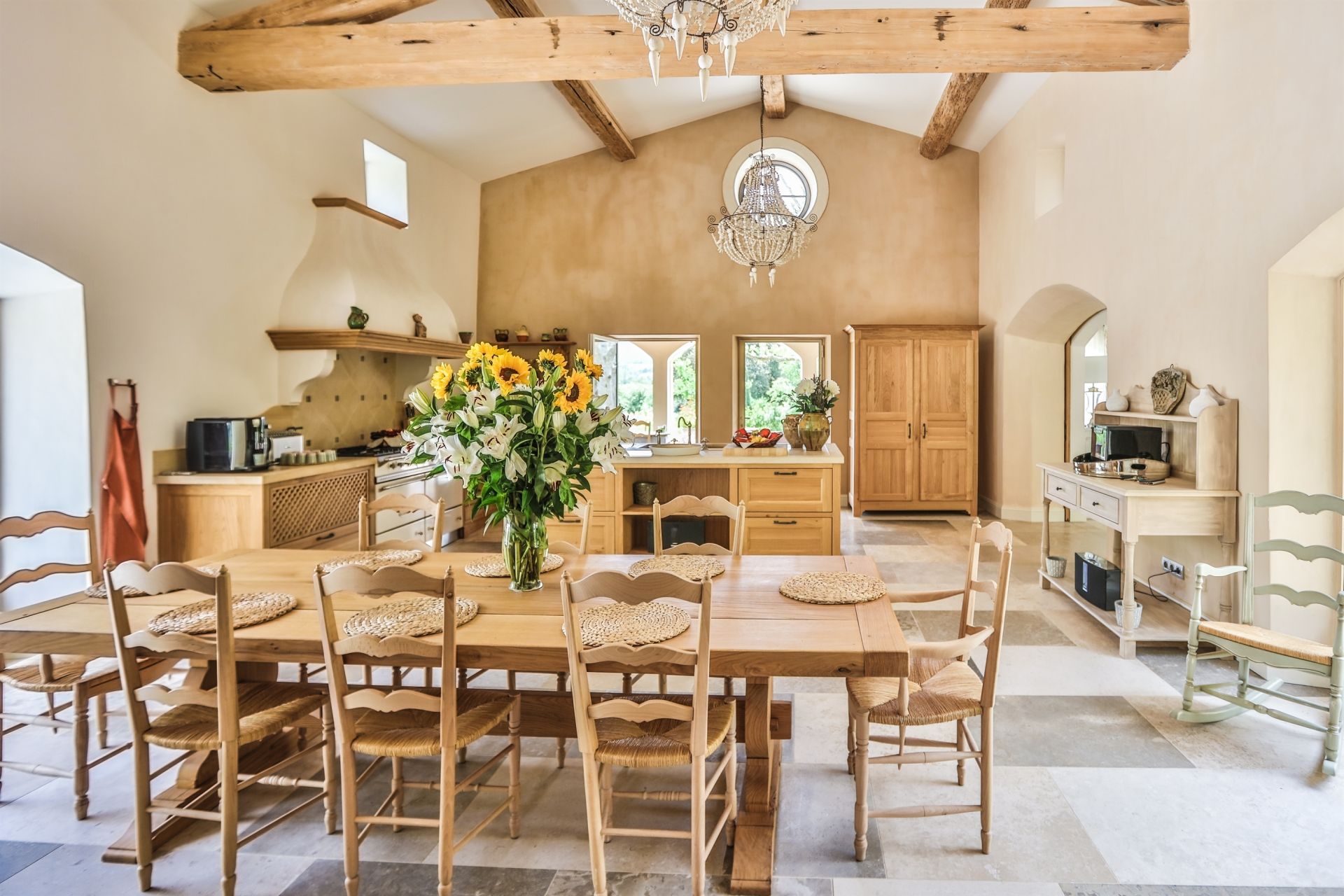 house 18 Rooms for seasonal rent on MENERBES (84560)