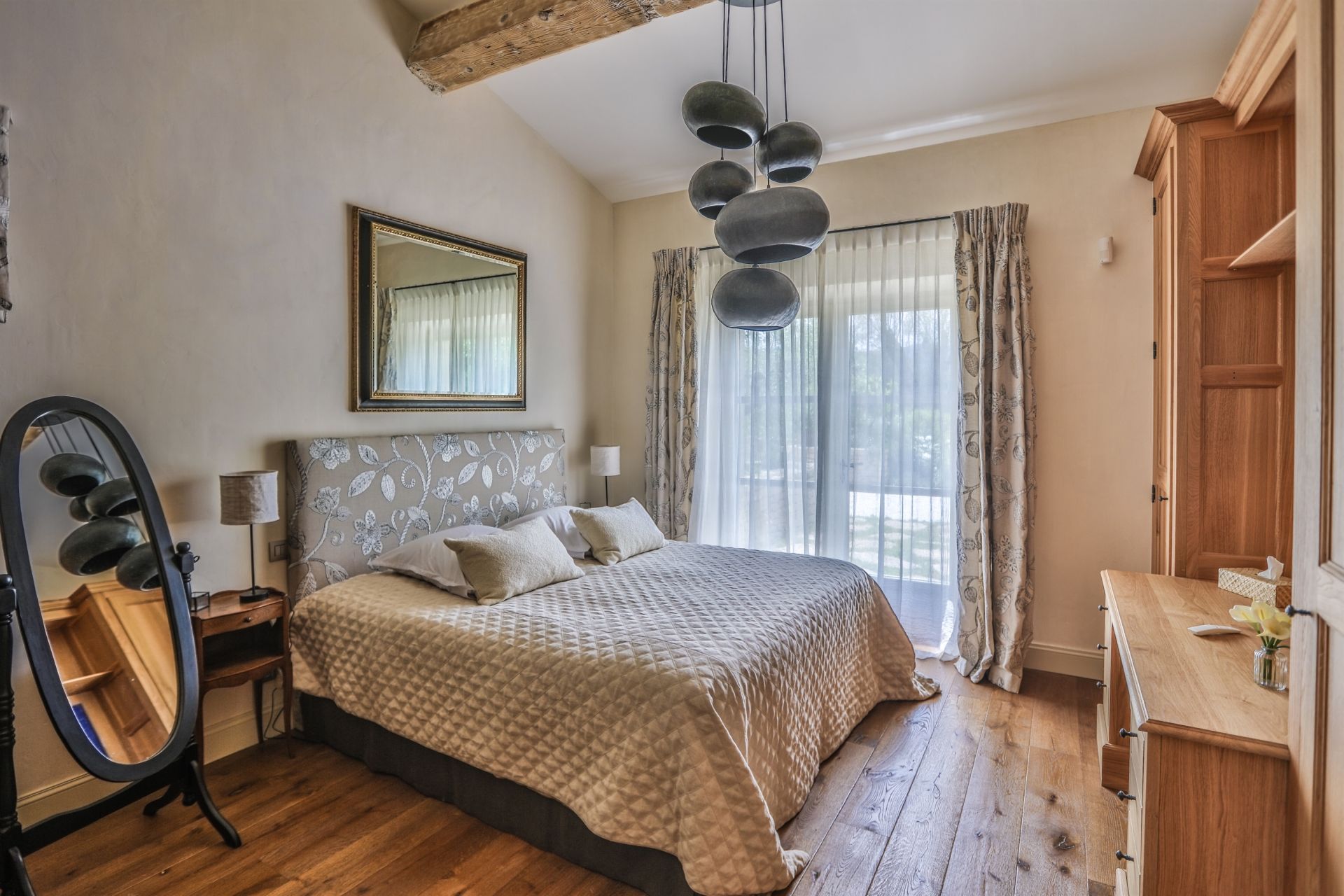 house 18 Rooms for seasonal rent on MENERBES (84560)