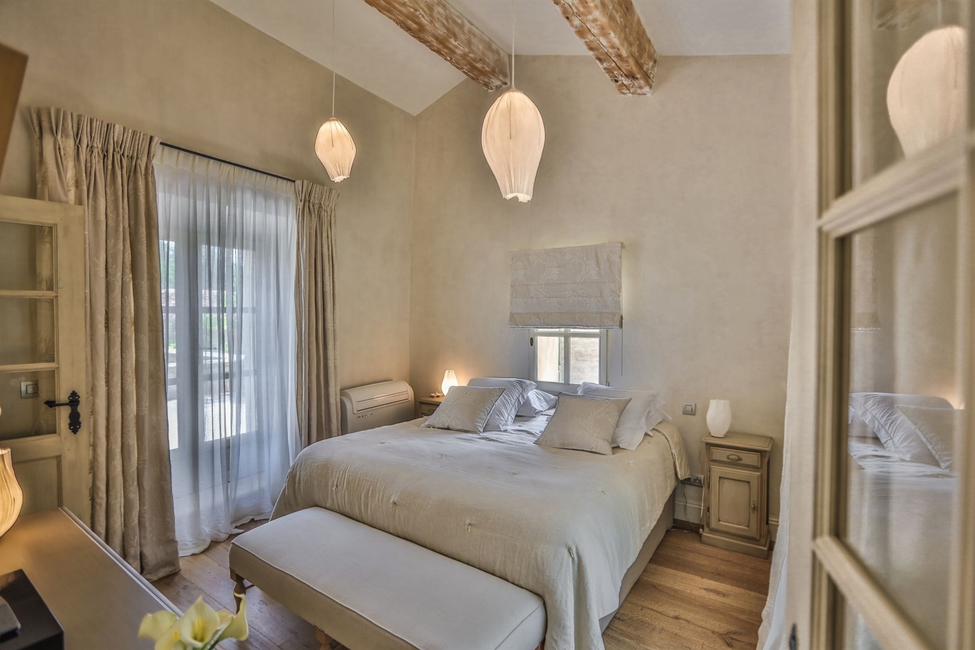 house 18 Rooms for seasonal rent on MENERBES (84560)