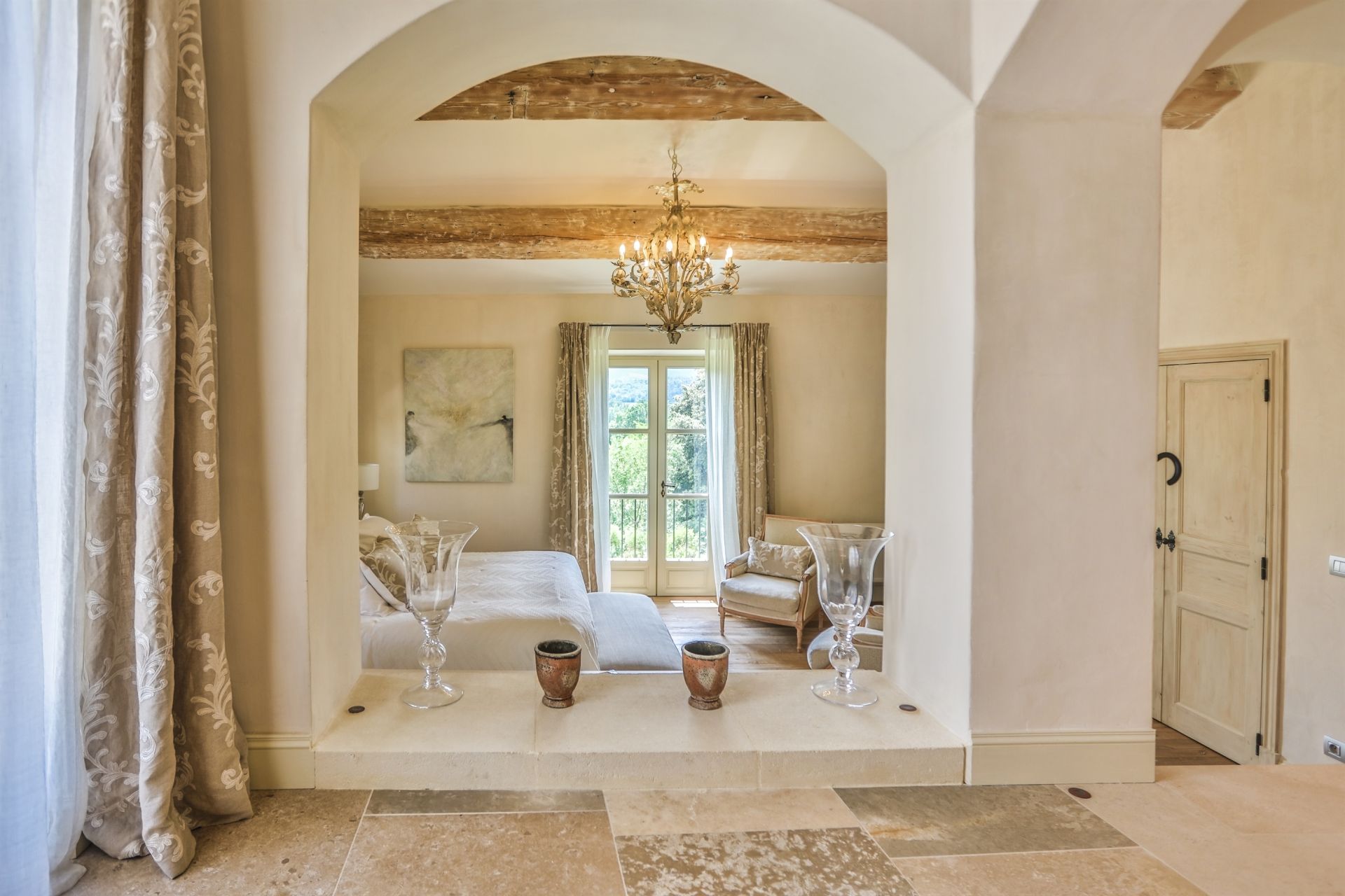 maison 18 Pièces en location saisonnière sur MENERBES (84560)