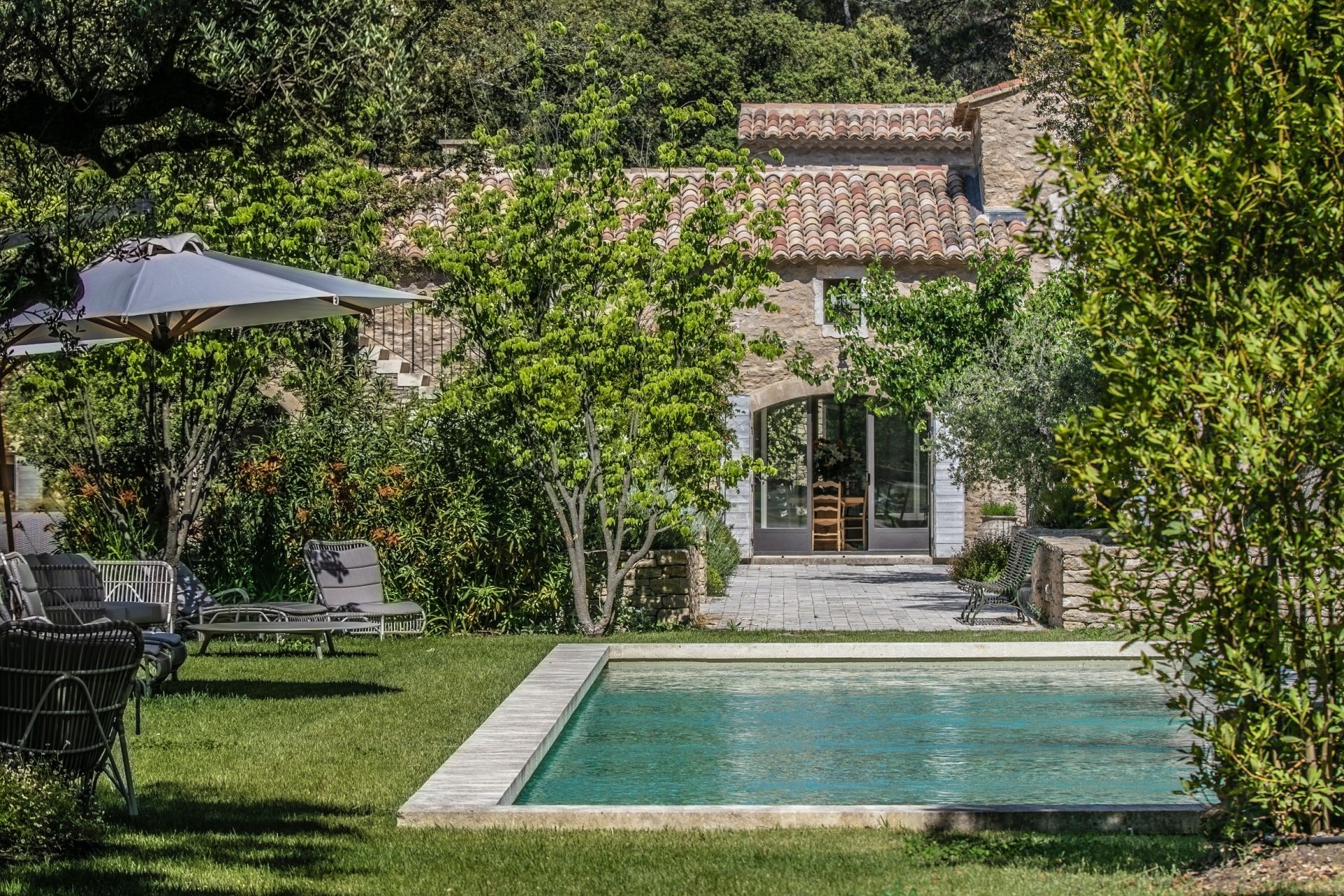 house 18 Rooms for seasonal rent on MENERBES (84560)