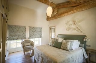 maison 18 Pièces en location saisonnière sur MENERBES (84560)